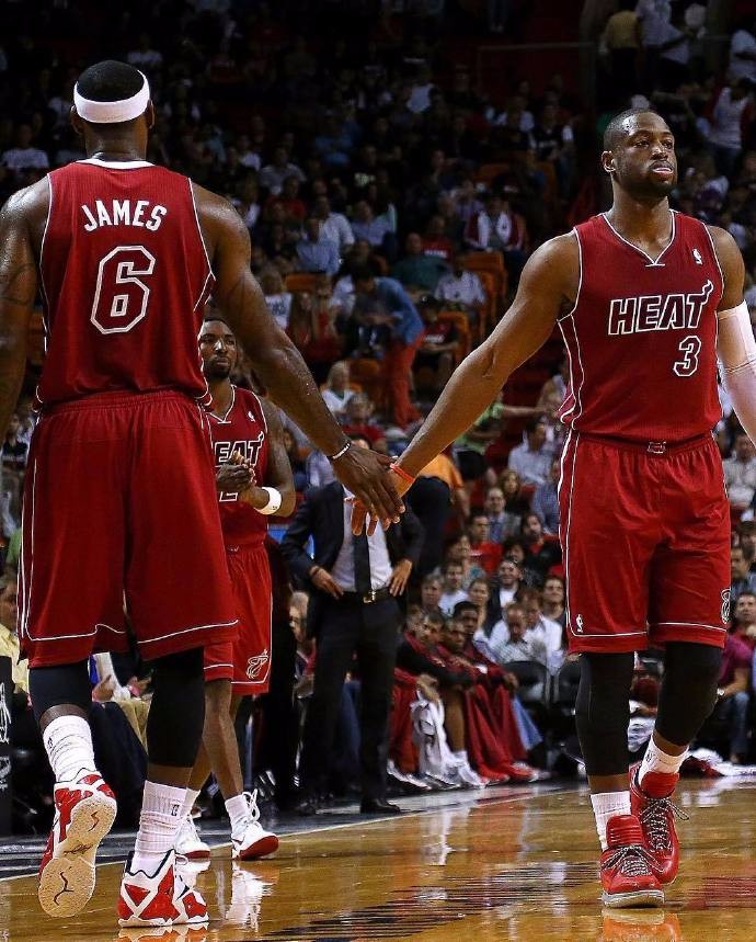 约翰逊29+9 丹尼尔斯三双率老鹰客场大胜掘金