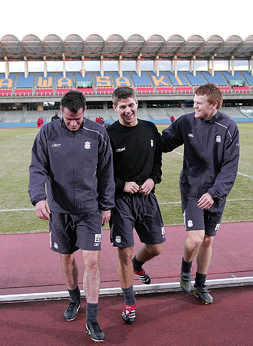 湖人连败，詹姆斯难逃责备，队友和教练选择支持他