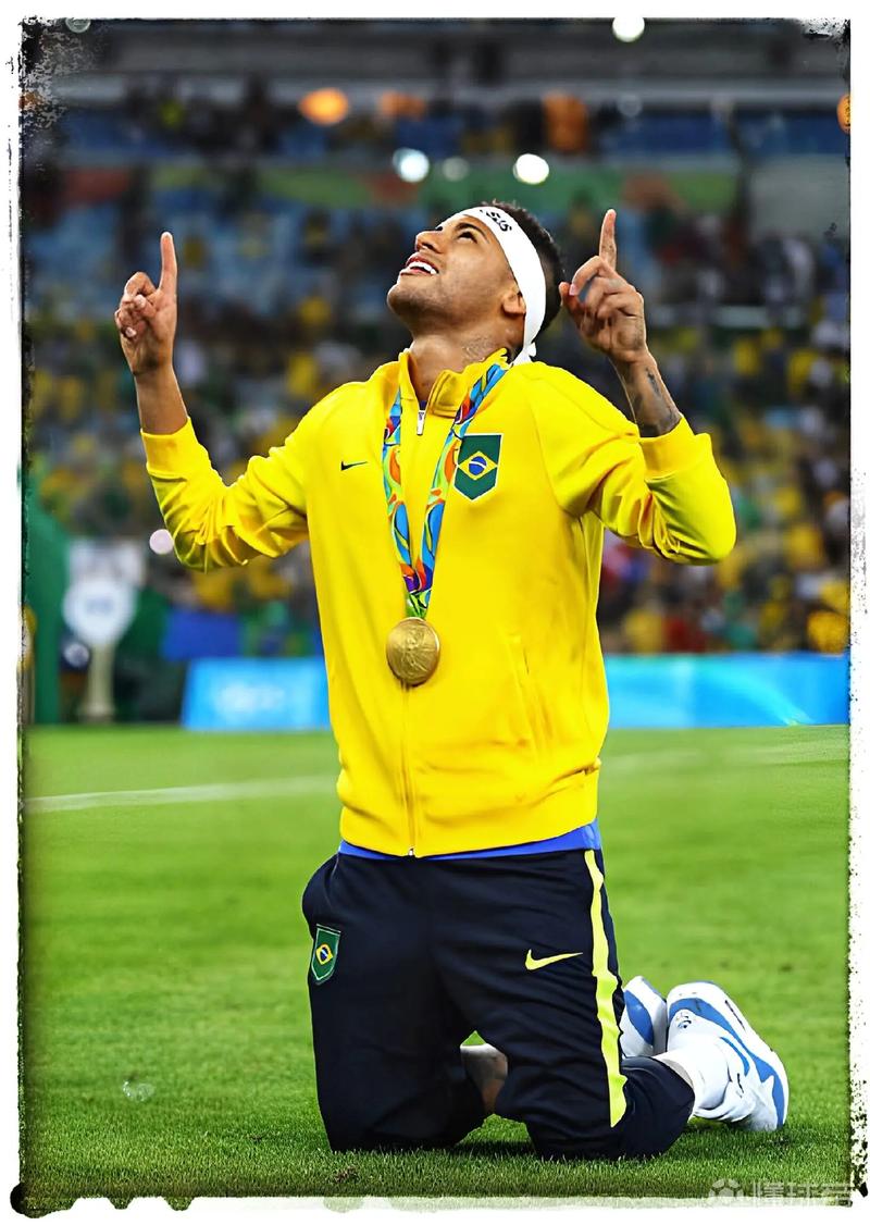 足坛悲喜一夜！AC米兰0-1爆冷被淘汰，13场不败终结，曼联1-1被绝平