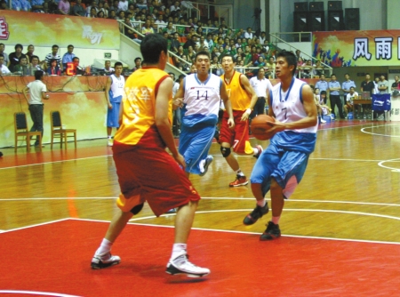 为什么主审会在比赛中更换三到四次记分卡